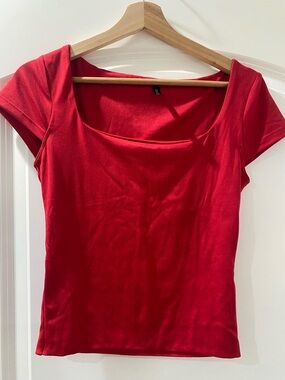 Classic Scoop Neck Short Sleeve Tee - Red